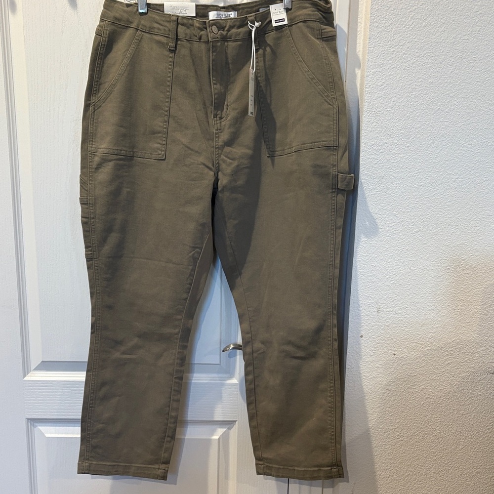 Judy Blue Woman’s Khaki Cargo Pants